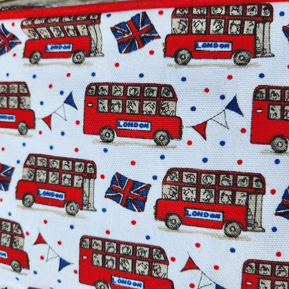 Milly Green British Design London Bus Travel Bag - Picture 2 of 7